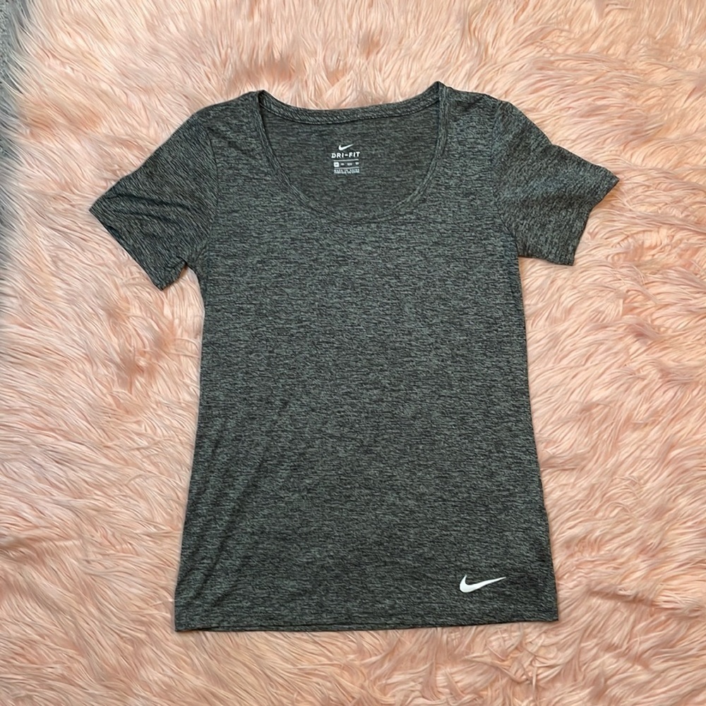 Nike Gray Dir-Fit Scoop Neck Woman’s Shirt Size XS